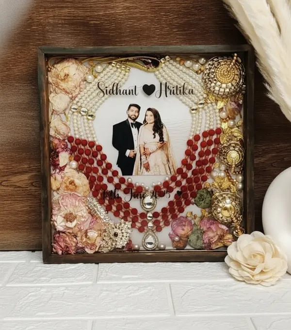 Customized_Wedding_Flower_Preservation_Frame_With_Jewelry_And_Floral_Decor