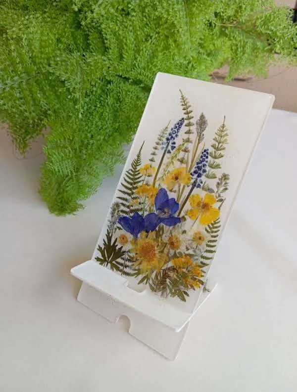 White_Phone_Stand_With_Pressed_Flower_Art_Design