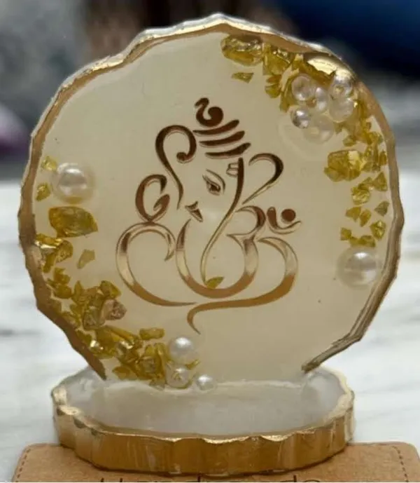 Decorative_Ganesha_Idol_With_Gold_Accents_And_Pearl_Embellishments