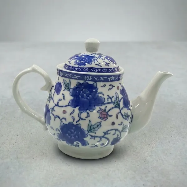 White_And_Blue_Ceramic_Floral_Traditional_Teapot_With_Lid