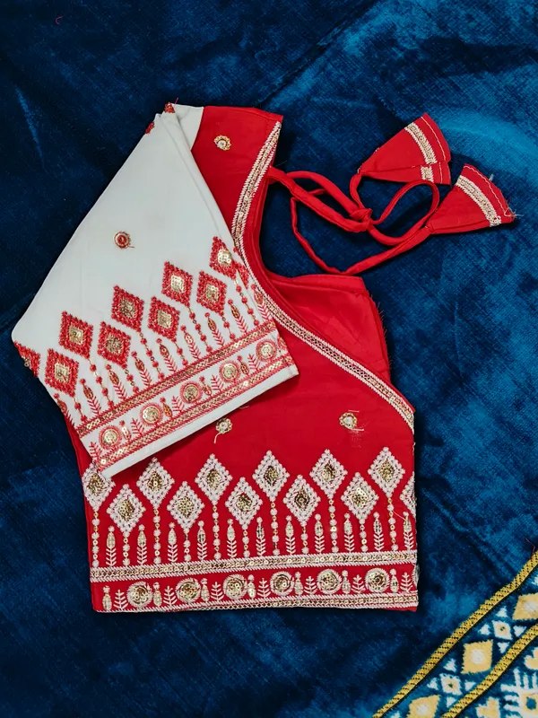 Red_White_Cotton_Embroidered_Heart_Back_Opening_Blouse_For_Women