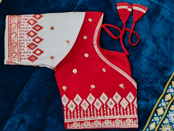 Red_White_Cotton_Embroidered_Heart_Back_Opening_Blouse_For_Women