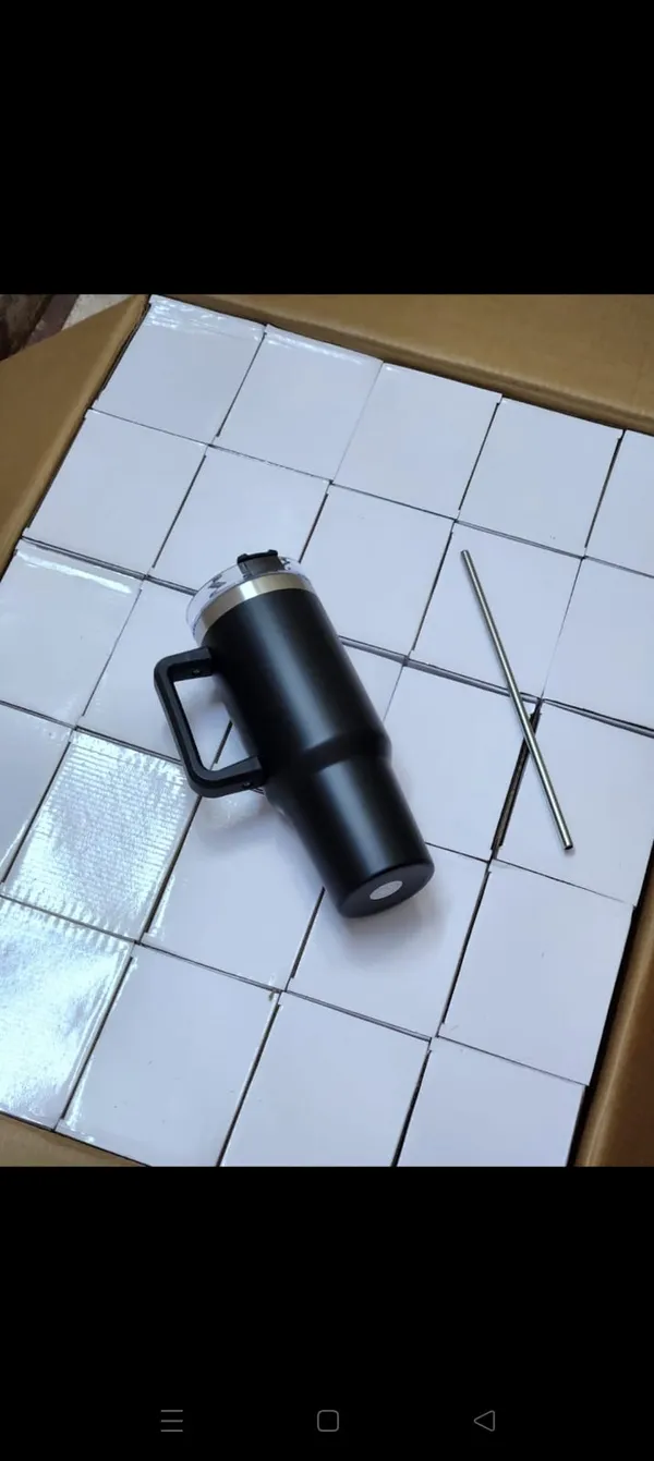Stainless_Steel_Insulated_Travel_Mug_With_Handle_And_Straw