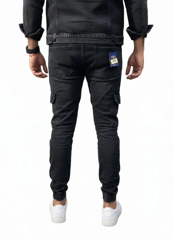 Black_Cotton_Blend_Jogger_Fit_Cargos_For_Men