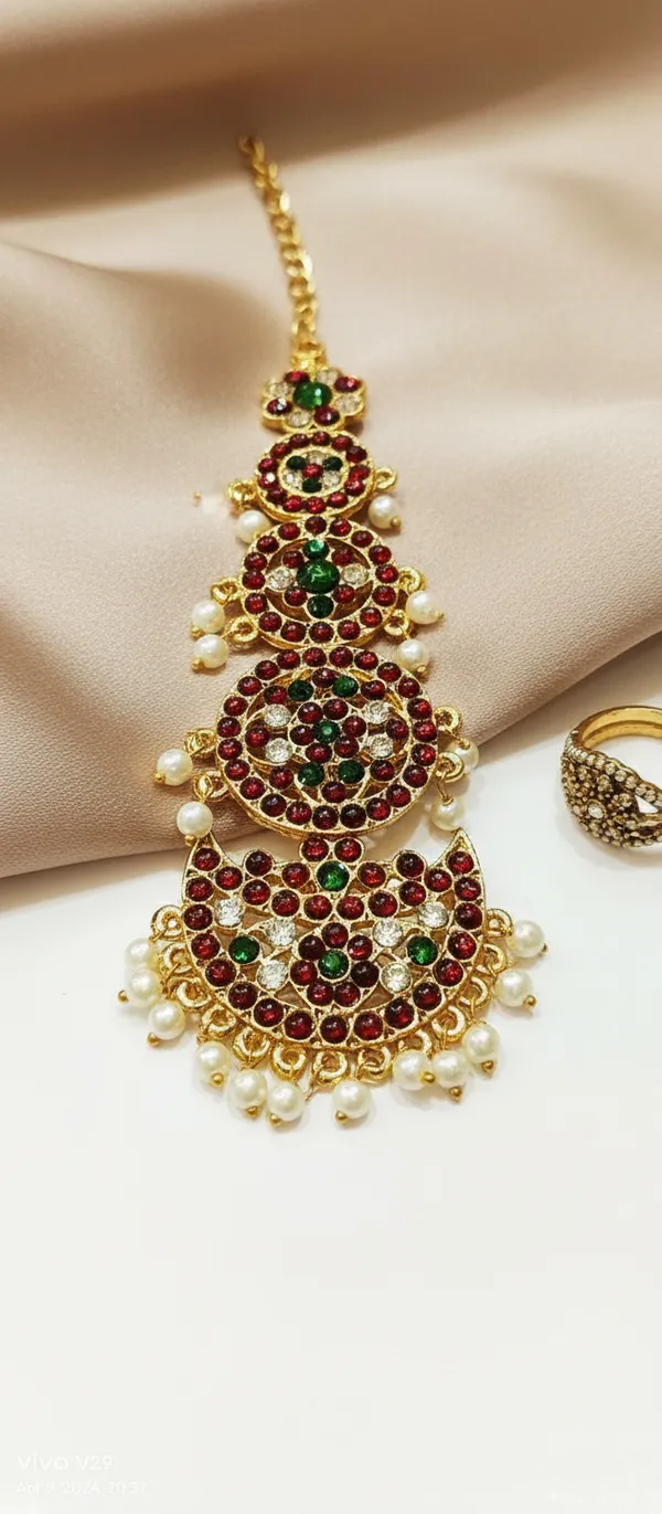 Gold_Alloy_Red_Green_Stone_Pearl_Drop_Maang_Tikka_For_Women