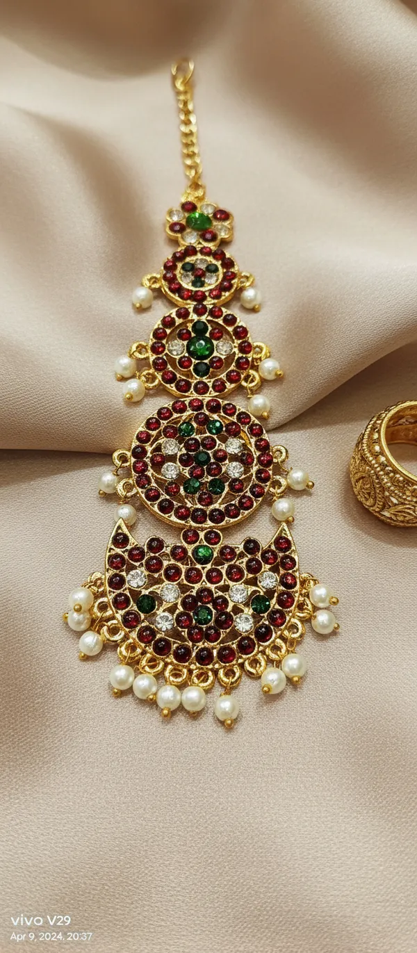 Gold_Alloy_Red_Green_Stone_Pearl_Drop_Maang_Tikka_For_Women