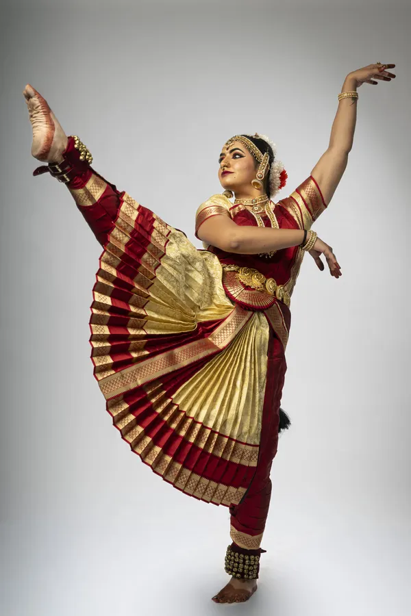 Maroon_&_Gold_Silk_Blend_Bharatanatyam_Costume_Set_For_Women
