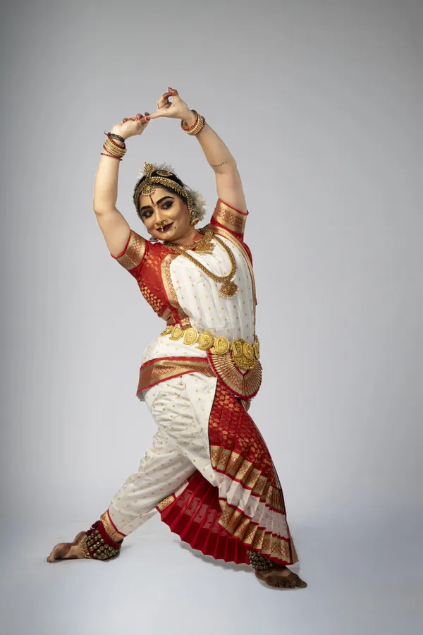 Red_White_Silk_Blend_Bharatanatyam_Costume_For_Women