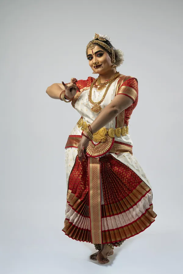 Red_White_Silk_Blend_Bharatanatyam_Costume_For_Women