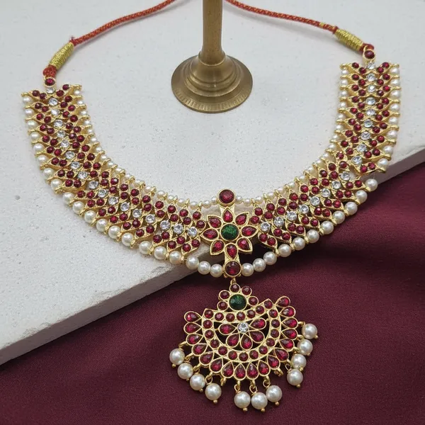 Gold_Alloy_Kemp_Stone_Pearl_Drop_Temple_Short_Necklace_For_Women