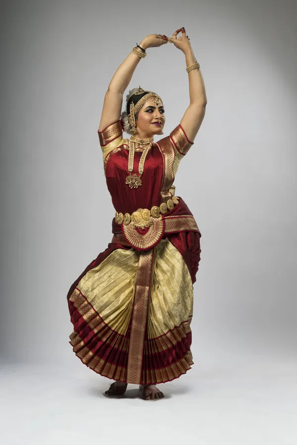 Maroon_&_Gold_Silk_Blend_Bharatanatyam_Costume_Set_For_Women