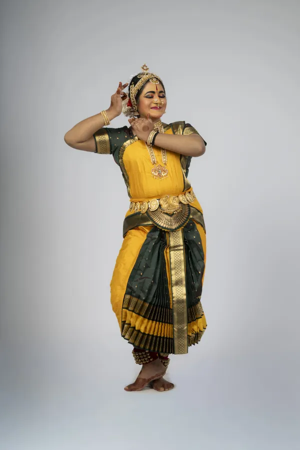 Yellow_Green_Silk_Blend_Bharatanatyam_Costume_Set_For_Women