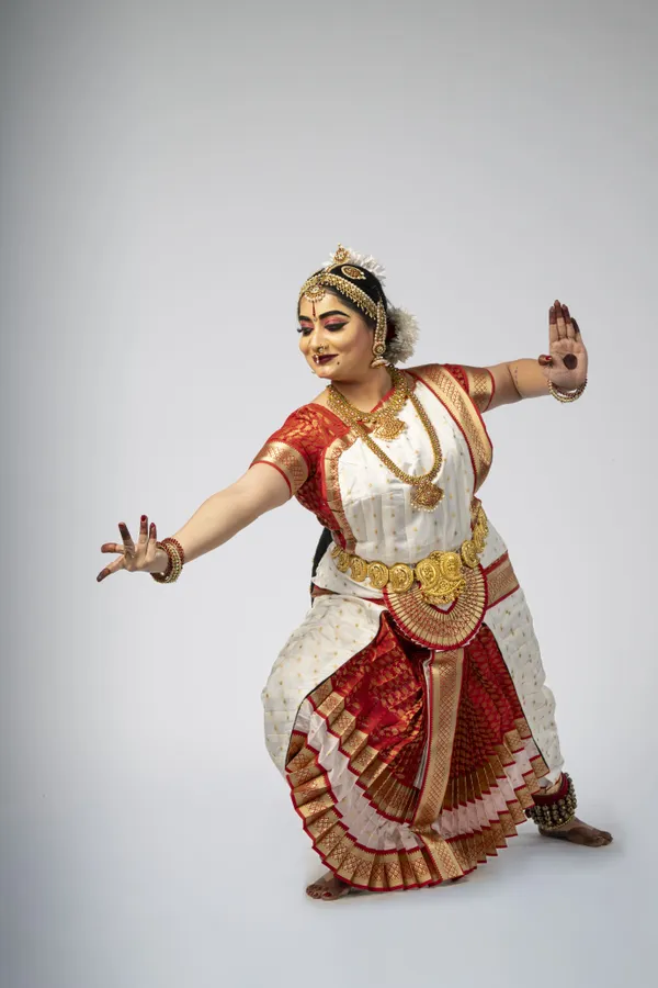 Red_White_Silk_Blend_Bharatanatyam_Costume_For_Women