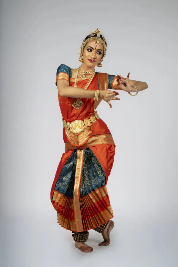 Red_Blue_Silk_Blend_Bharatanatyam_Costume_Set_For_Women