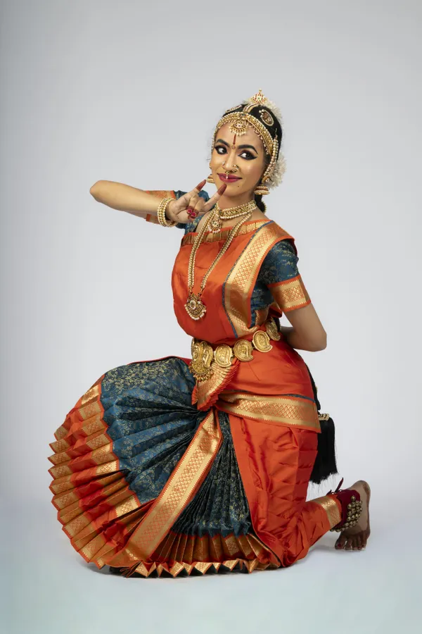 Red_Blue_Silk_Blend_Bharatanatyam_Costume_Set_For_Women