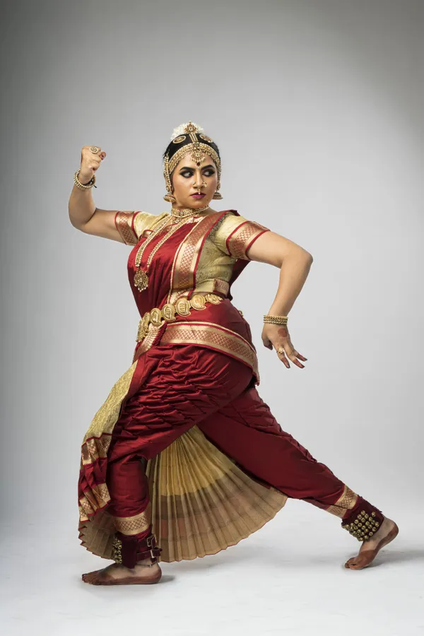 Maroon_&_Gold_Silk_Blend_Bharatanatyam_Costume_Set_For_Women
