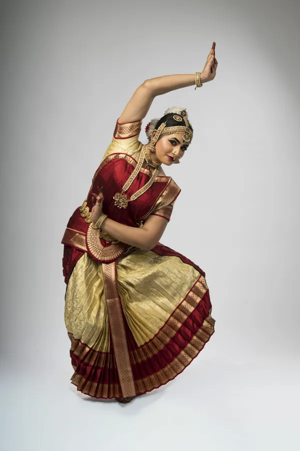 Maroon_&_Gold_Silk_Blend_Bharatanatyam_Costume_Set_For_Women
