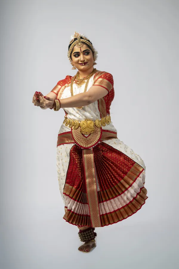 Red_White_Silk_Blend_Bharatanatyam_Costume_For_Women