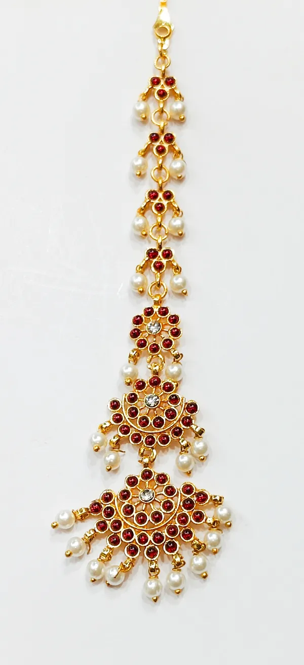 Gold_Alloy_Kundan_Red_Stone_Pearl_Drop_Floral_Maang_Tikka_For_Women