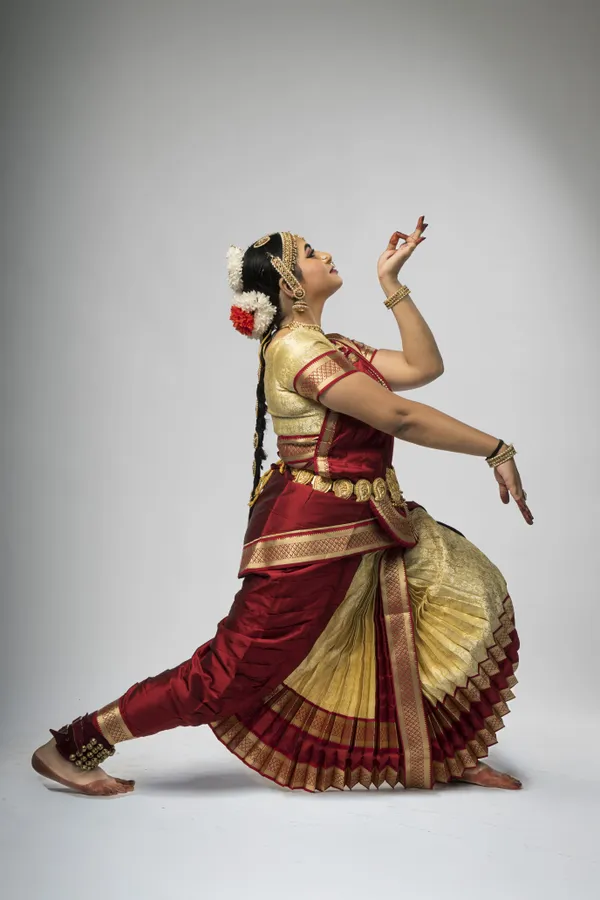 Maroon_&_Gold_Silk_Blend_Bharatanatyam_Costume_Set_For_Women