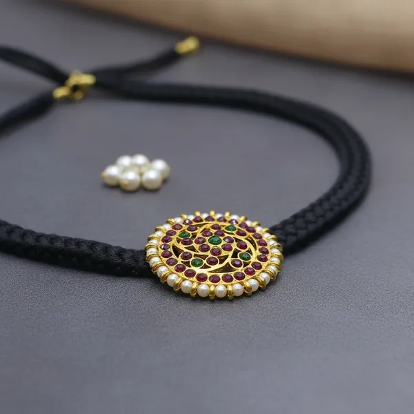 Gold_Alloy_Black_Thread_Kemp_Stone_Short_Necklace_For_Women