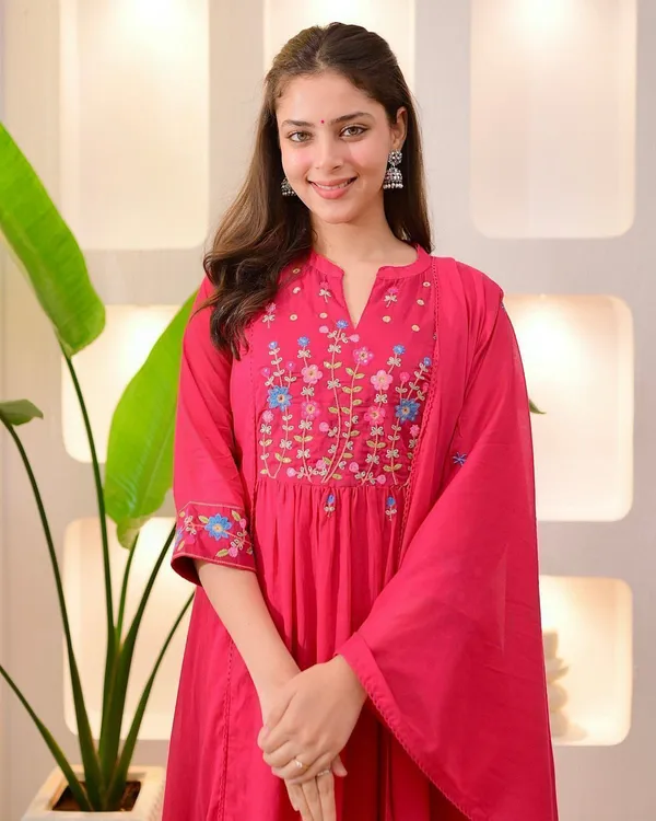 Red_Cotton_Floral_Embroidered_Anarkali_Suit_Set_For_Women