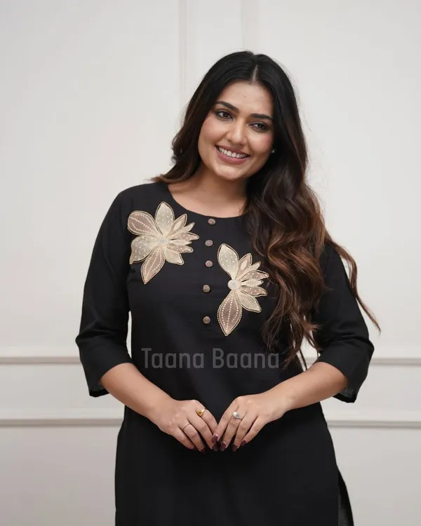 Black_Cotton_Flex_Floral_Embroidered_Straight_Kurta_For_Women