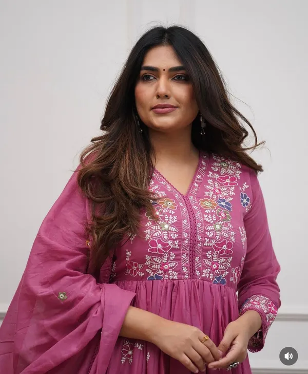 Pink_Cotton_Anarkali_Embroidered_Kurta_Set_For_Women