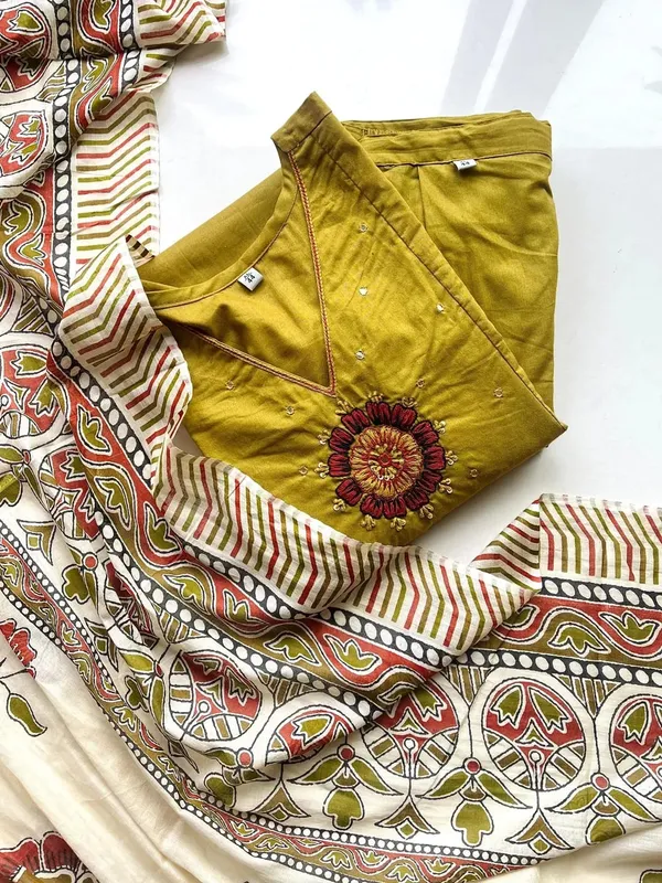 Green_Cotton_Embroidered_Kurta_Set_With_Kalamkari_Dupatta_For_Women