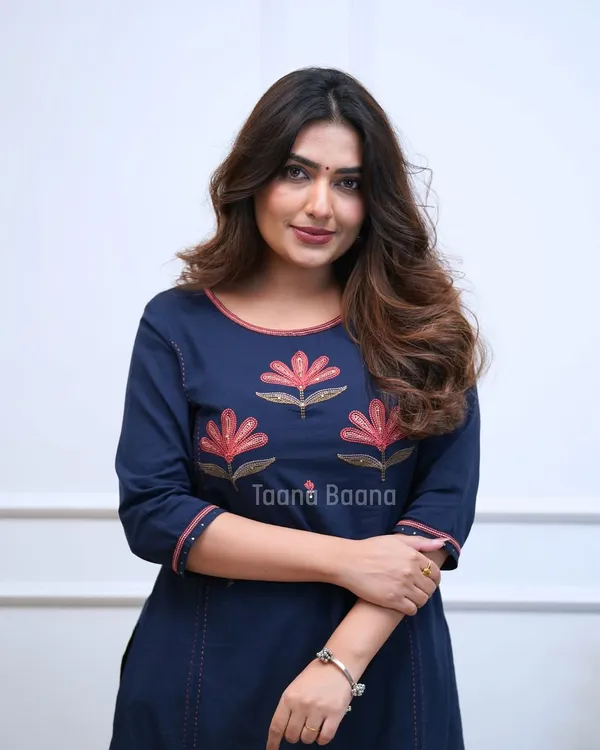 Blue_Cotton_Straight_Floral_Embroidered_Kurta_Set_For_Women