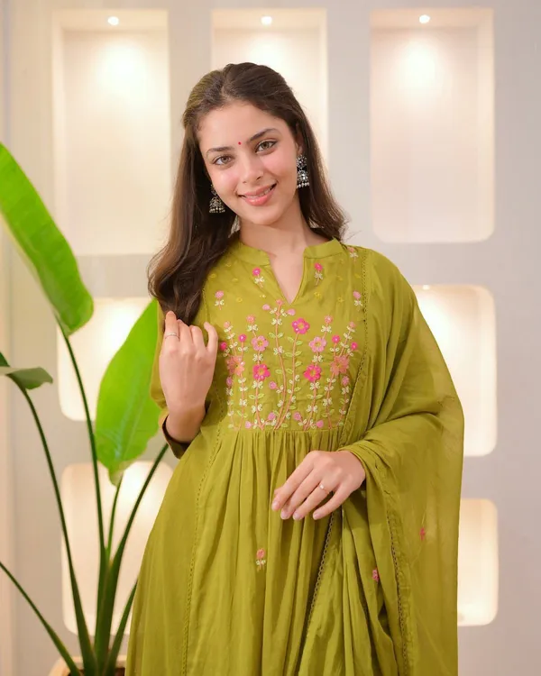 Green_Cotton_Floral_Embroidered_Anarkali_Suit_Set_For_Women