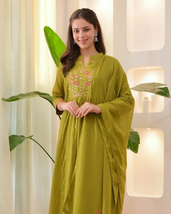 Green_Cotton_Floral_Embroidered_Anarkali_Suit_Set_For_Women