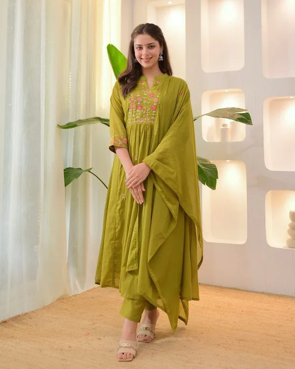 Green_Cotton_Floral_Embroidered_Anarkali_Suit_Set_For_Women