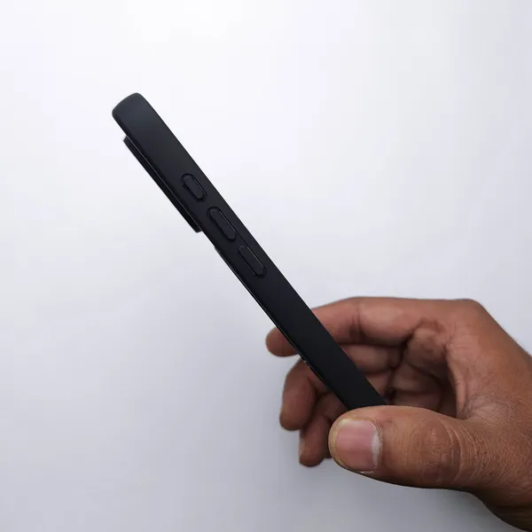 Translucent_Phone_Case_With_Metal_Ring_Stand_Black_Iphone_15