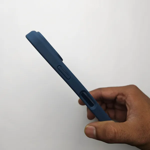Translucent_Phone_Case_With_Metal_Ring_Stand_Blue_Iphone_15