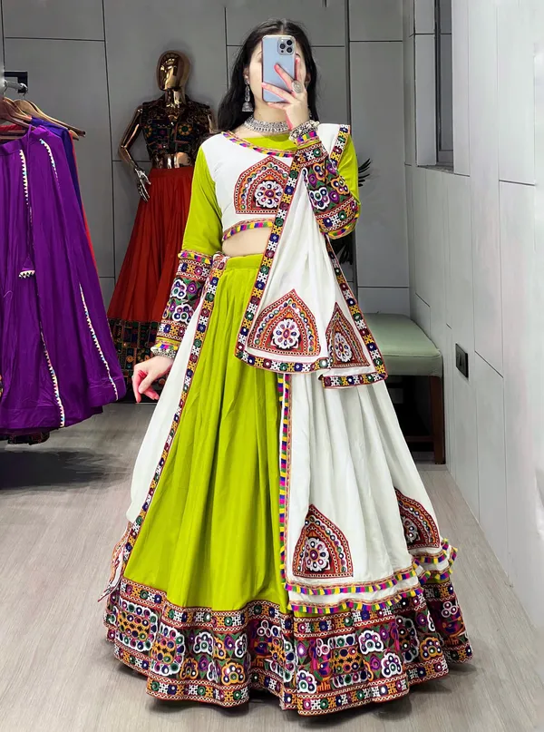 Pure_Rayon_Kutchi_Mill_Thread_Work_White_Concept_Navratri_Special_Designer_Chaniya_Choli_(Ready_to_Wear)