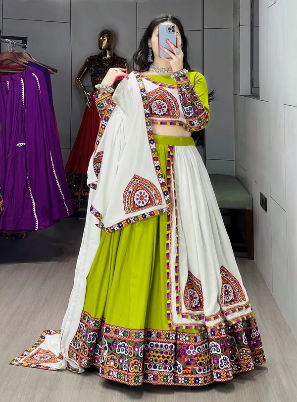 Pure_Rayon_Kutchi_Mill_Thread_Work_White_Concept_Navratri_Special_Designer_Chaniya_Choli_(Ready_to_Wear)