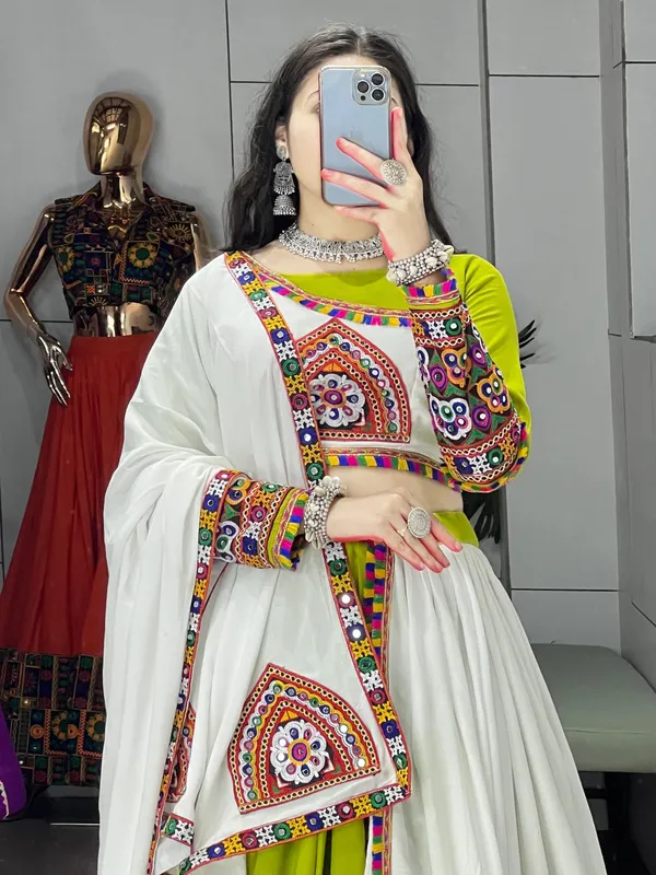 Pure_Rayon_Kutchi_Mill_Thread_Work_White_Concept_Navratri_Special_Designer_Chaniya_Choli_(Ready_to_Wear)