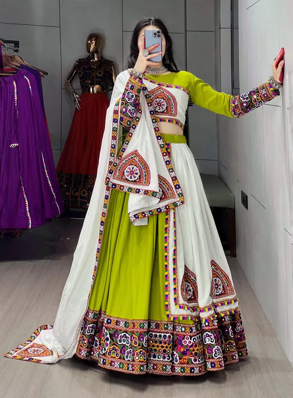 Pure_Rayon_Kutchi_Mill_Thread_Work_White_Concept_Navratri_Special_Designer_Chaniya_Choli_(Ready_to_Wear)