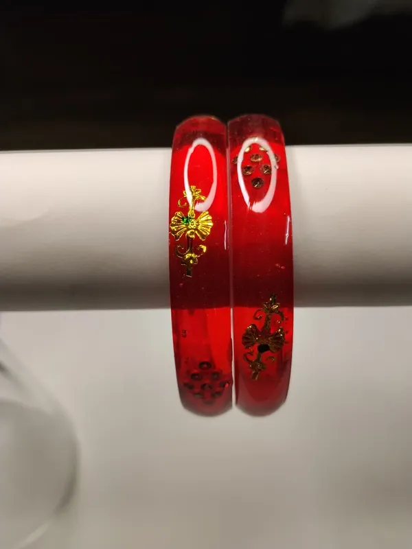 Red_Resin_Gold_Foil_Floral_Bangle_Set_For_Women