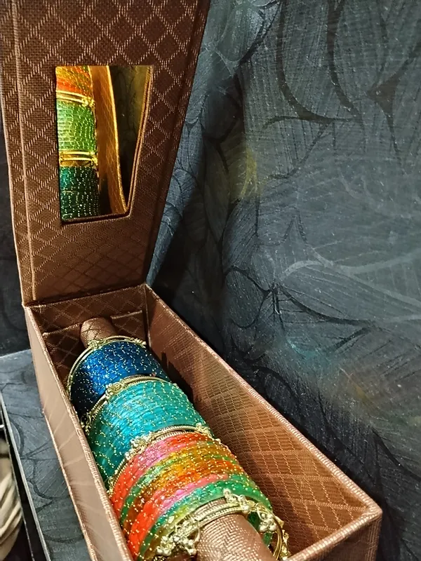 Kashmiri_bangles_box