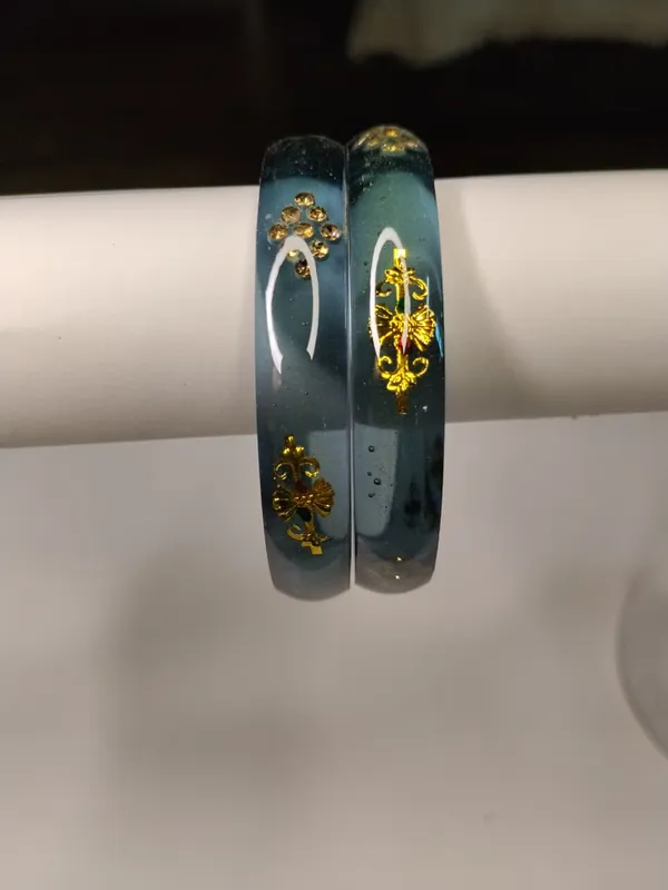 Turquoise_Resin_Floral_Gold_Embellished_Bangle_Set_For_Women