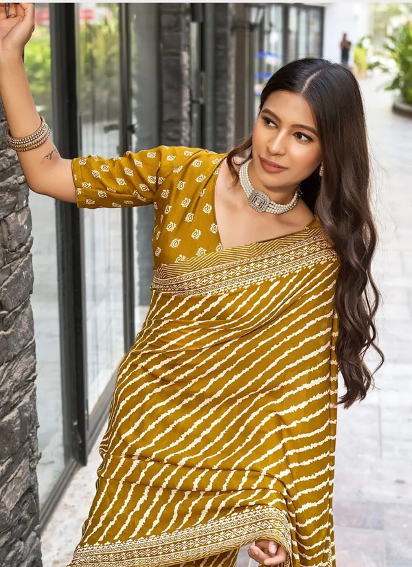Mustard_Yellow_Dull_Moss_Leheriya_Gota_Patti_Border_Saree_For_Women