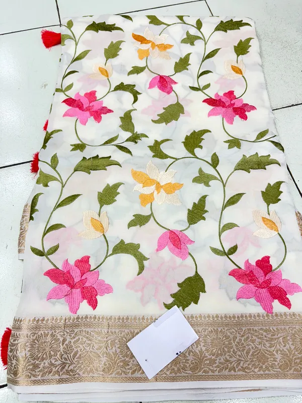 White_Tussar_Silk_Lucknowi_Floral_Embroidered_Saree_For_Women