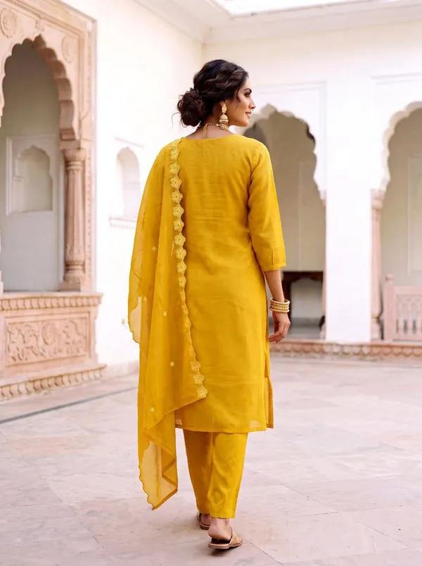 Women_Ethnic_Embroidered_Work_Kurti_Set