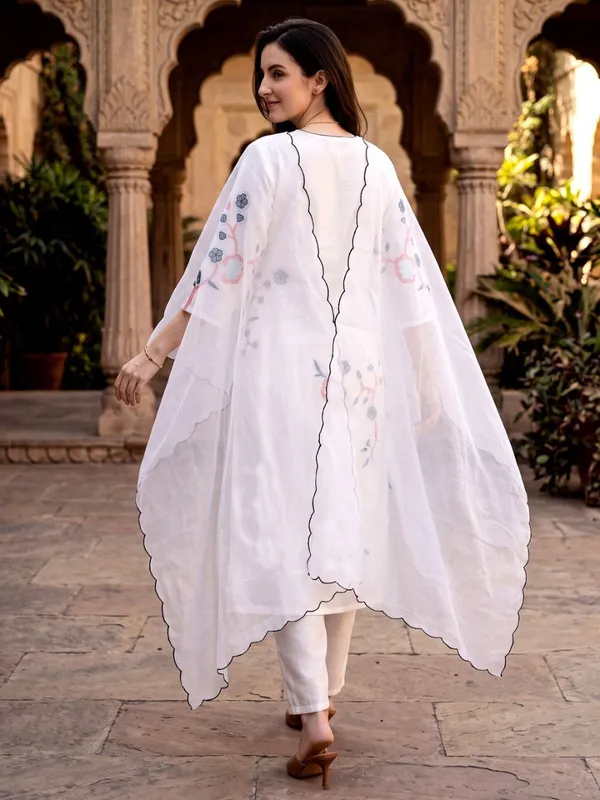 Women_Ethnic_Embroidered_Work_Kurti_Set