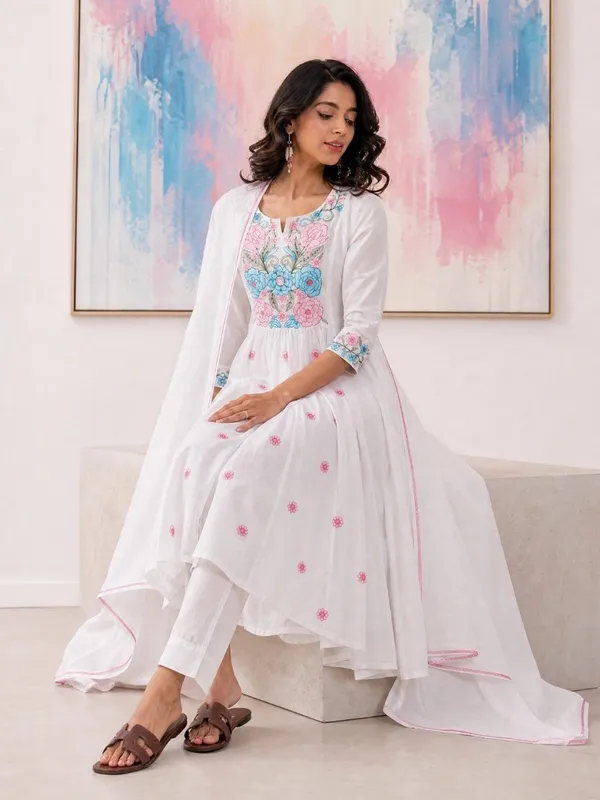 Women_Ethnic_Embroidered_Work_Kurti_Set
