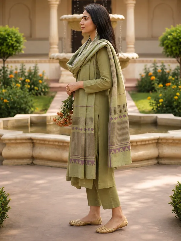 Women_Ethnic_Rayon_Cotton_kurti_Set