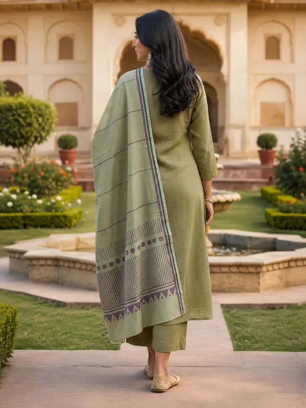 Women_Ethnic_Rayon_Cotton_kurti_Set