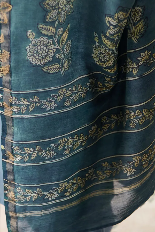Women_Ethnic_Embroidered_Sequence_Lace_Work_With_Digital_Printed_Kurti_Set